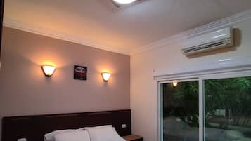 2 bedrooms, desk, iron/ironing board, free WiFi