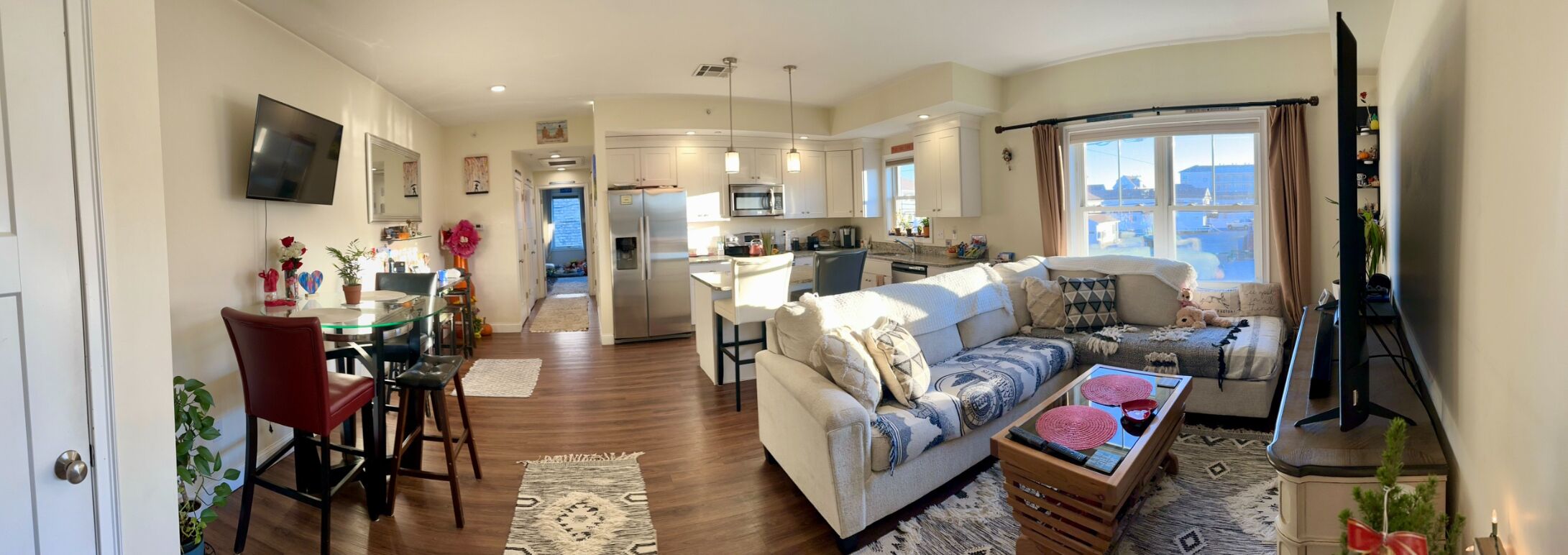 Luxury Condo- Newly furnished-2 min. Walk to the beach, many restaurants-🏖️