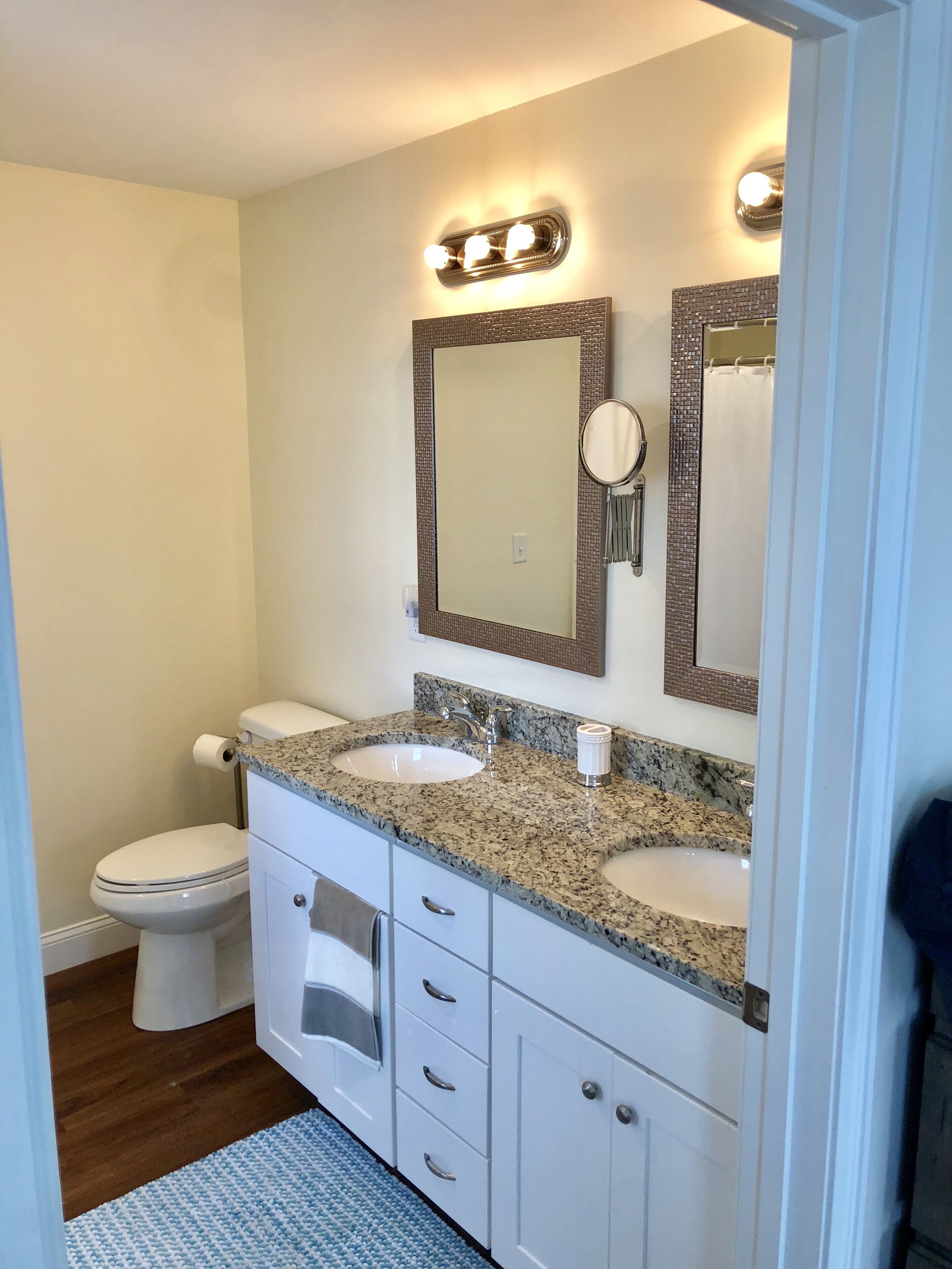 Luxury Condo-Seafood Festival Spec. - three nights with later checkout!🎪