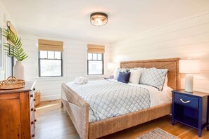 5 bedrooms, iron/ironing board, WiFi, bed sheets