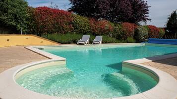 Piscine extérieure, piscine chauffée