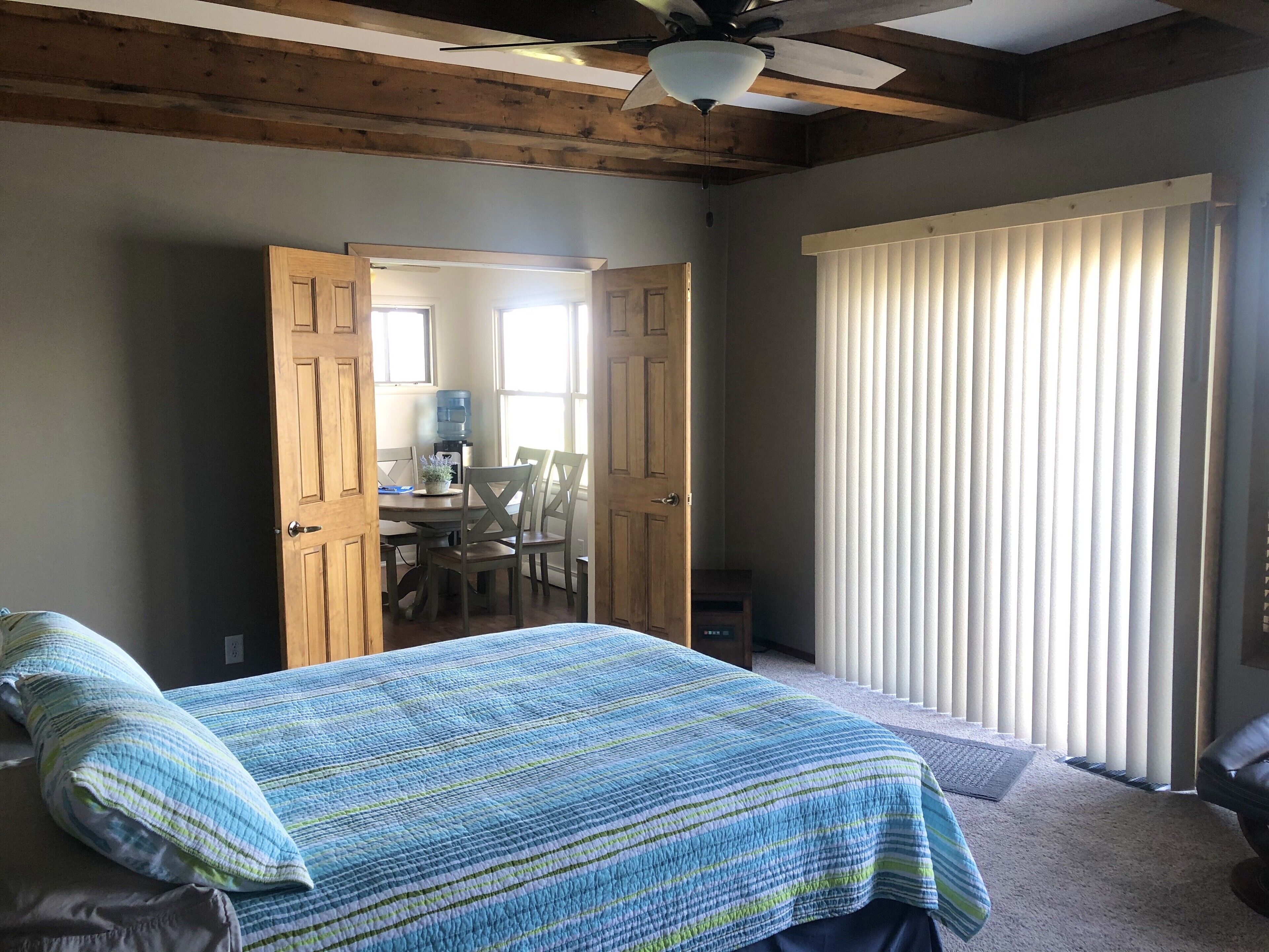 Private Beach, Lakefront, Spacious yard, Dock. Make memories at the lake!