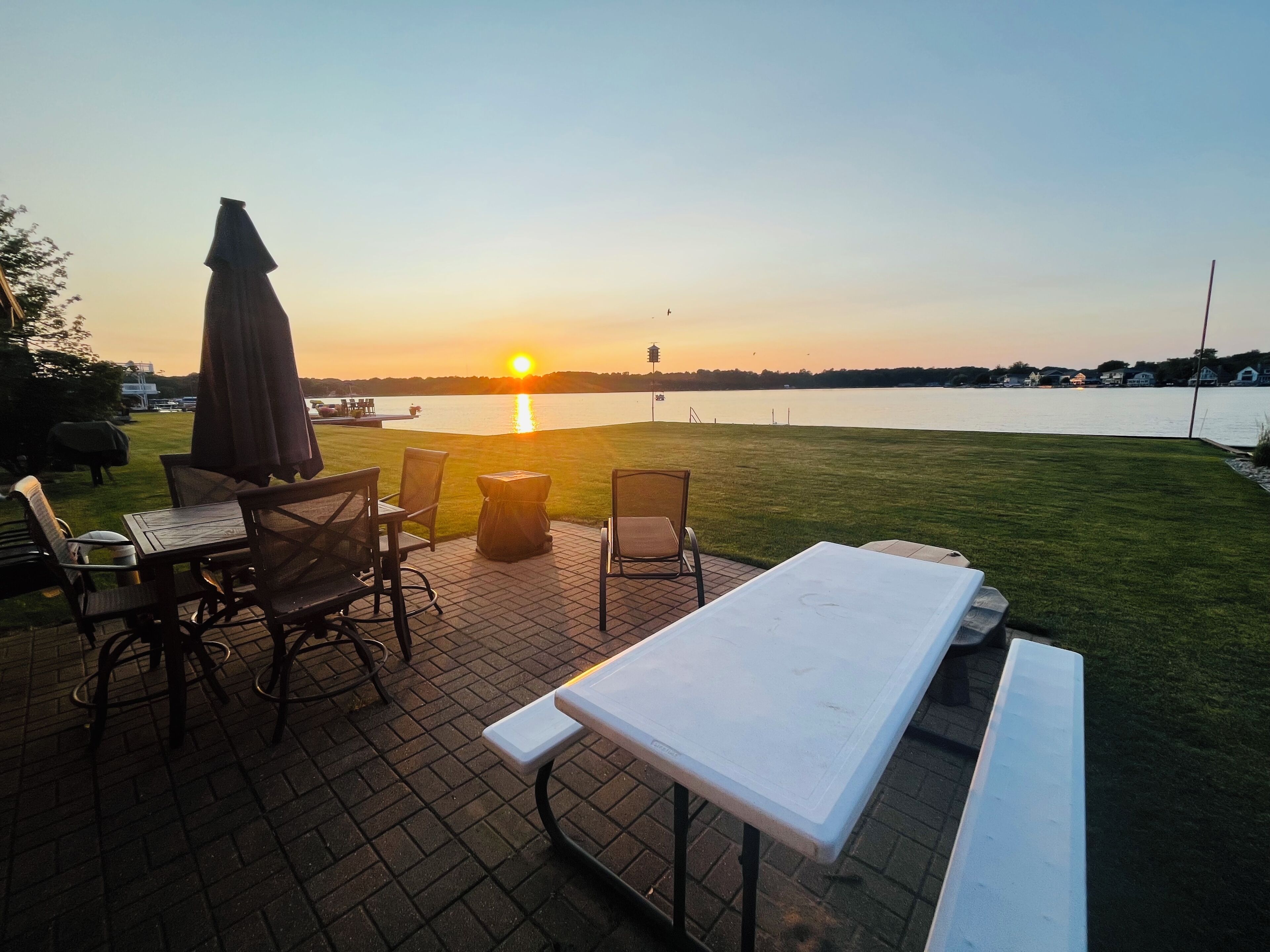 Private Beach, Lakefront, Spacious yard, Dock. Make memories at the lake!