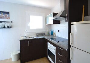Fridge, microwave, oven, coffee/tea maker