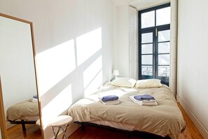 2 bedrooms, iron/ironing board, Internet, bed sheets - Ribeira Smart Flat (Porto) (Porto)
