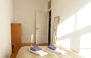 3 habitaciones, tabla de planchar con plancha y wifi gratis