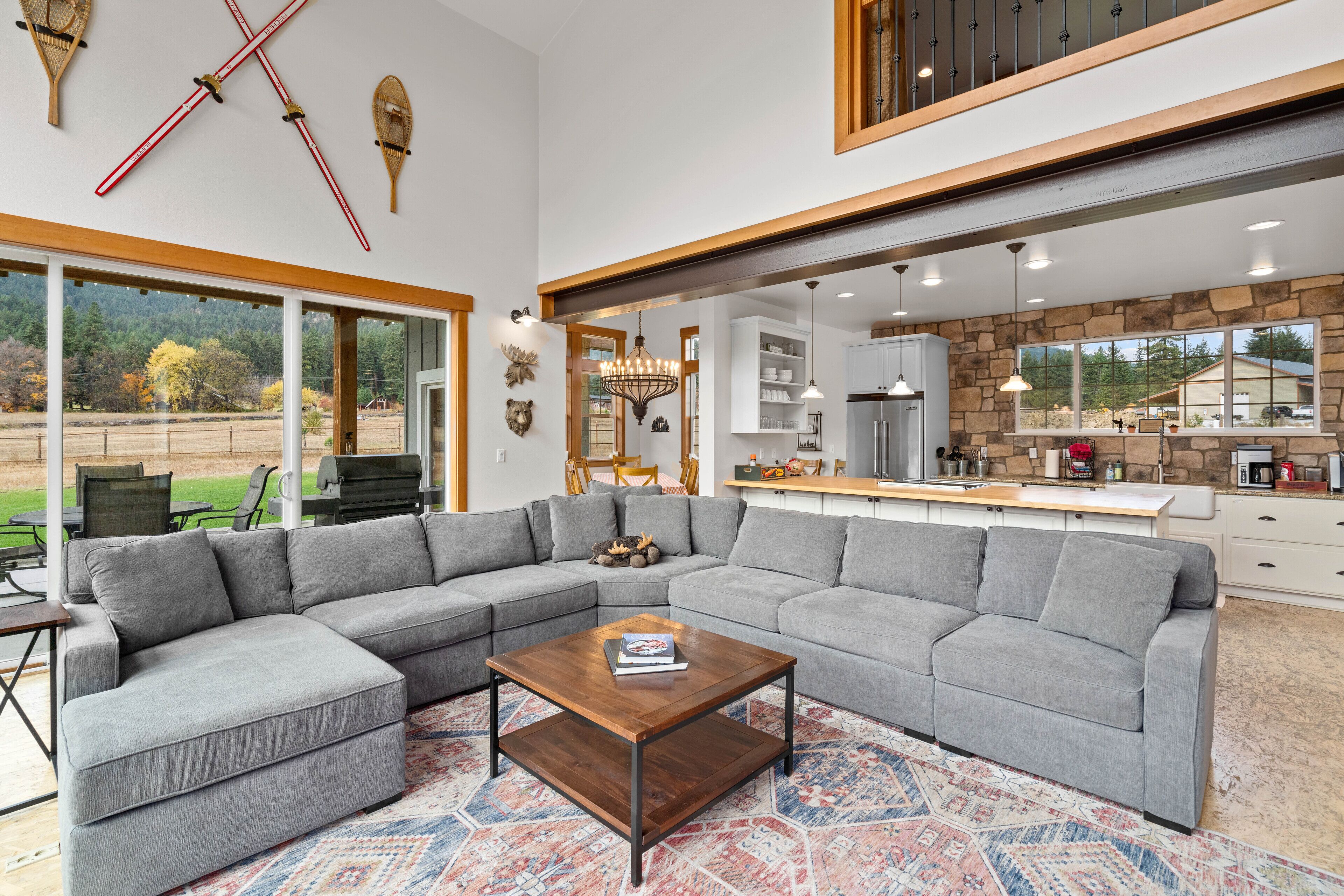 Family & Pet friendly lodge that sleeps up to 12 guests on the Wenatchee River