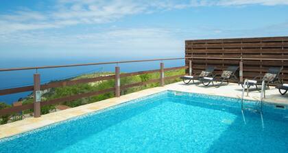 Family Cosy Villa Imera with breathtaking ionian sunset sea view!