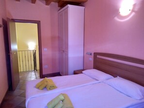 2 habitaciones, tabla de planchar con plancha y wifi gratis