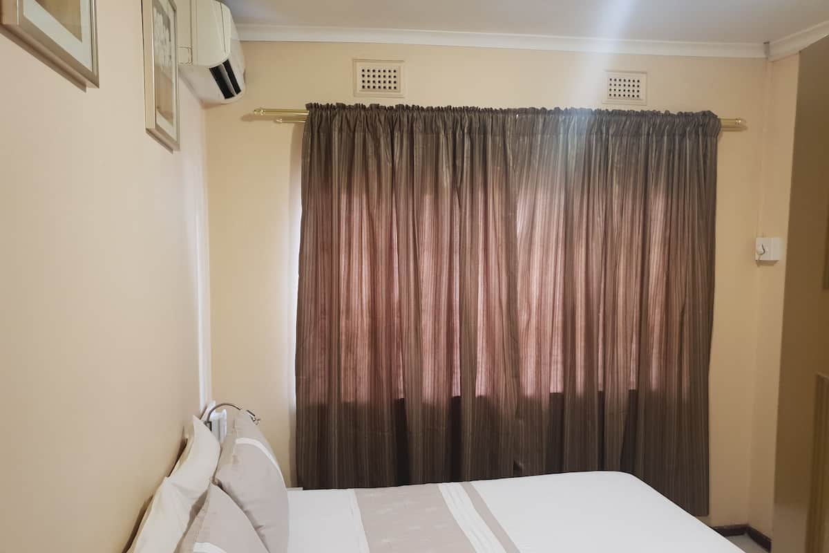 MH2 | Premium bedding, Select Comfort beds, in-room safe, desk