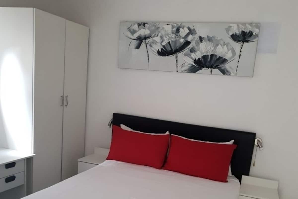 Room (6) | Premium bedding, Select Comfort beds, in-room safe, desk