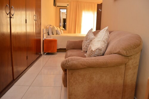 Iqhayiya Guest House