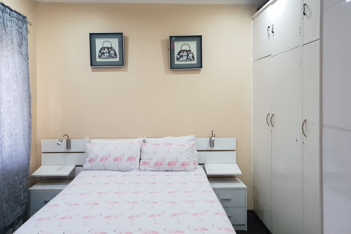 MH3 | Premium bedding, Select Comfort beds, in-room safe, desk