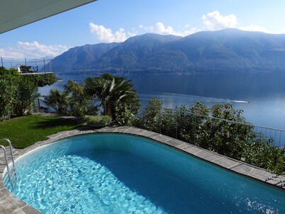 Luxury villa, panoramic view of Lake Maggiore, heated large pool, 2 PP