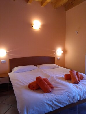 Free WiFi, bed sheets