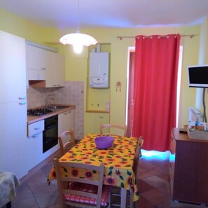 Frigorifero, forno, macchina per tè/caffè, tostapane