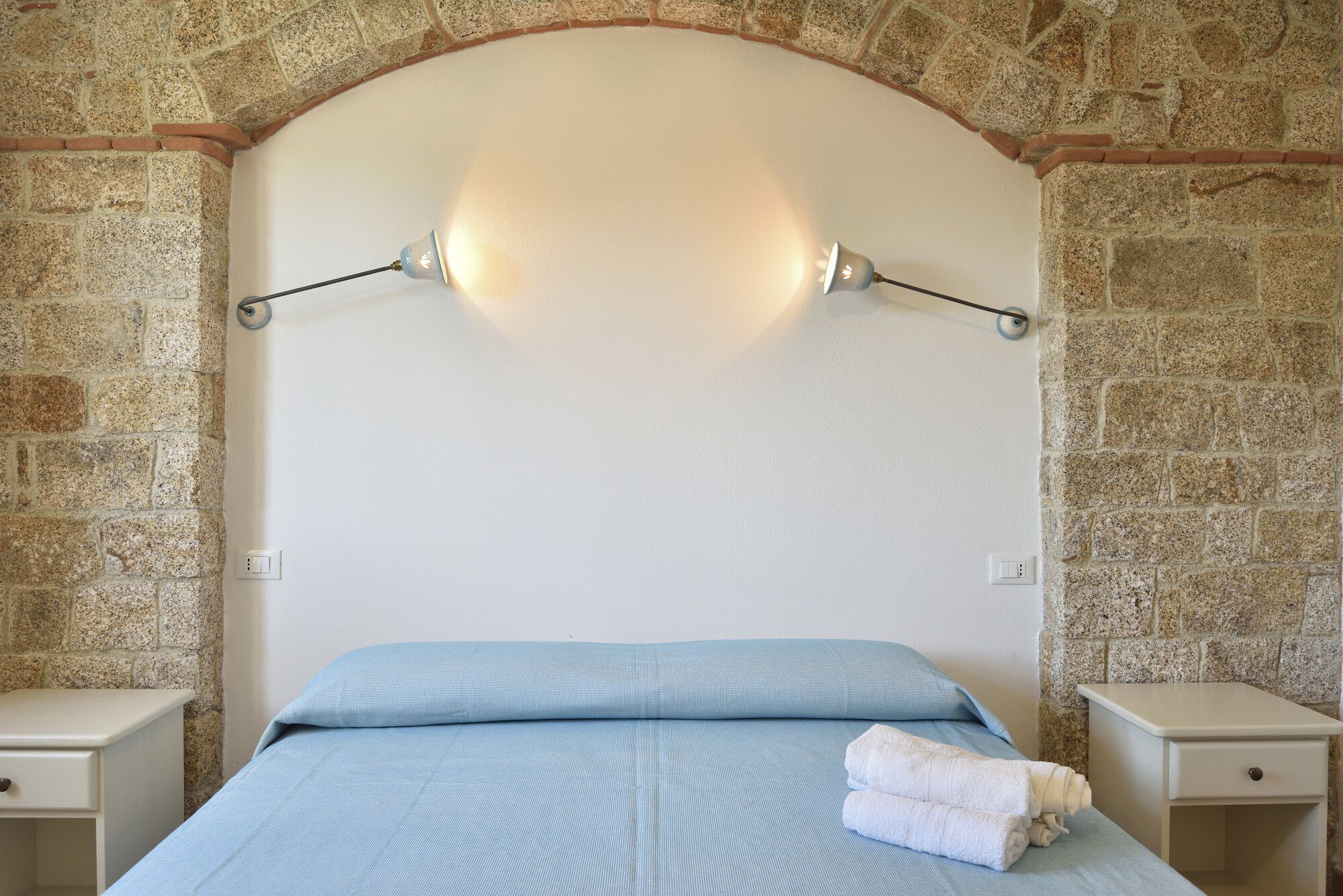 Villa Menhir. Mediterranean garden. Mountain view.