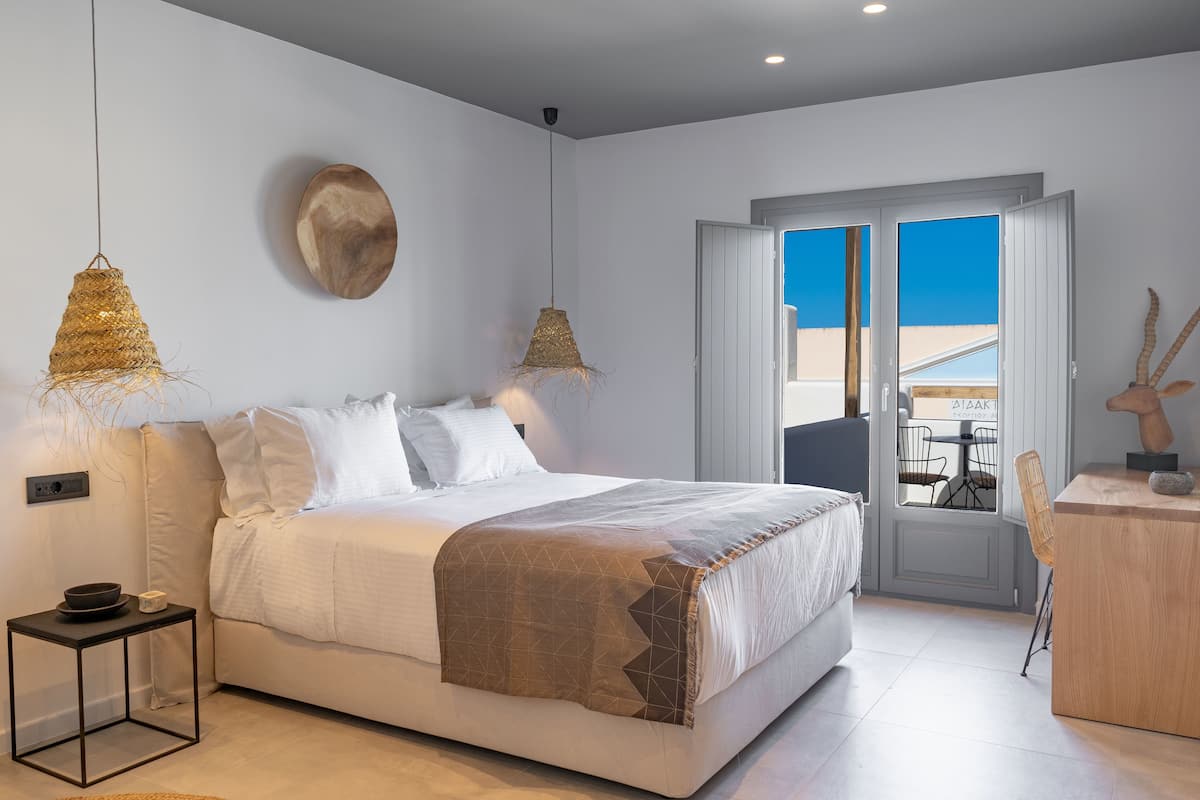 Lemon Suite, Jetted Tub, Terrace | In-room safe, desk, laptop workspace, blackout drapes
