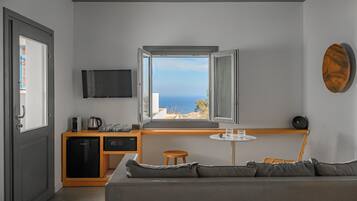 Double Deluxe Room with Side View | Khu phòng khách | TV màn hình phẳng