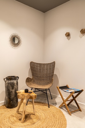Lemon Suite, Jetted Tub, Terrace | In-room safe, desk, laptop workspace, blackout drapes