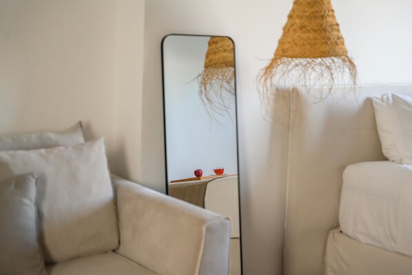 King Suite with Spa Bath | 客房內保險箱、書桌、筆電工作空間、遮光布/窗簾