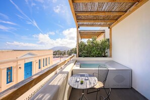 King Suite with Spa Bath | 陽台景觀