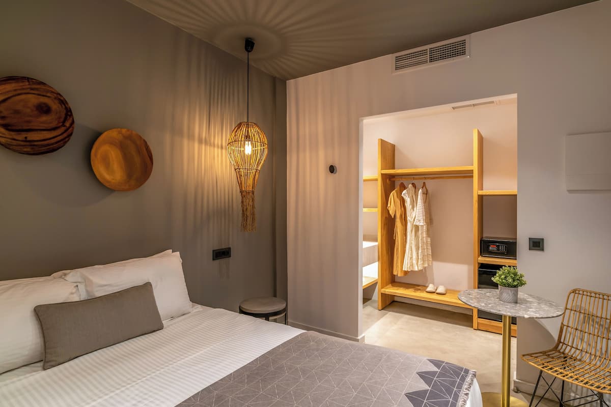 In-room safe, desk, laptop workspace, blackout curtains