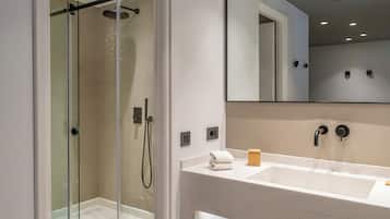 Dusche, Hydromassagedusche, kostenlose Toilettenartikel, Haartrockner