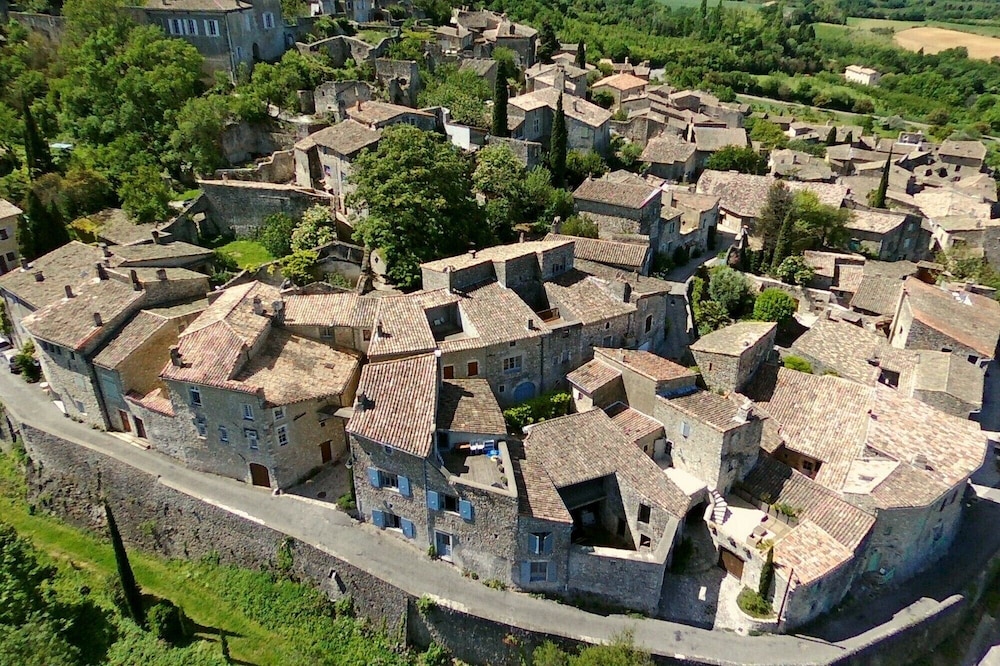 THE REMPARTMENT OF MIRMANDE