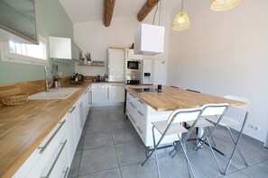 Fridge, microwave, oven, stovetop - Vacation rental  with pool BARBENTANE LS6-255 (Barbentane)