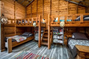 3 sovrum, strykjärn/strykbräda, internet och sängkläder