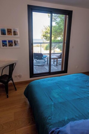 4 bedrooms, iron/ironing board, travel crib, internet