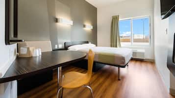Escritorio, wifi gratis y ropa de cama
