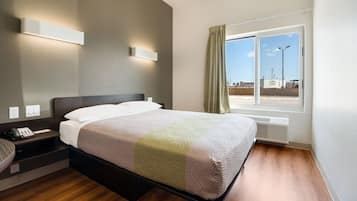 Skrivebord, wi-fi (inkludert) og sengetøy