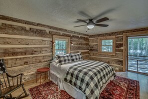 2 chambres, bureau, fer et planche à repasser, lit parapluie