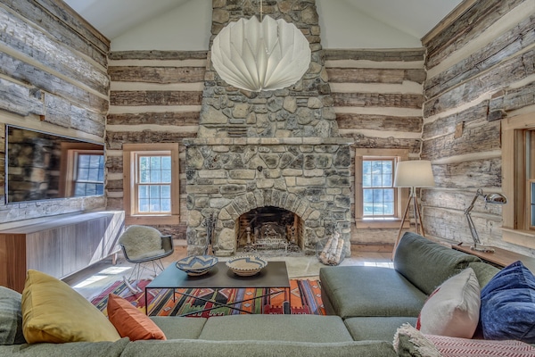 Televisión, chimenea, videojuegos y reproductor de DVD