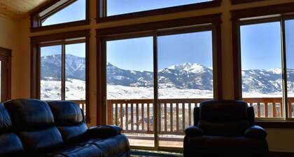 Yellowstone Northern Views -- Gorgeous Home. One mile to Yellowstone!