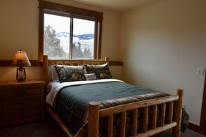 4 slaapkamers, een bureau, een strijkplank/strijkijzer, gratis wifi