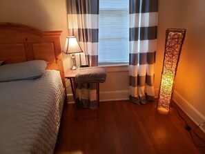 5 室のベッドルーム、デスク、WiFi (無料)、ベッドシーツ