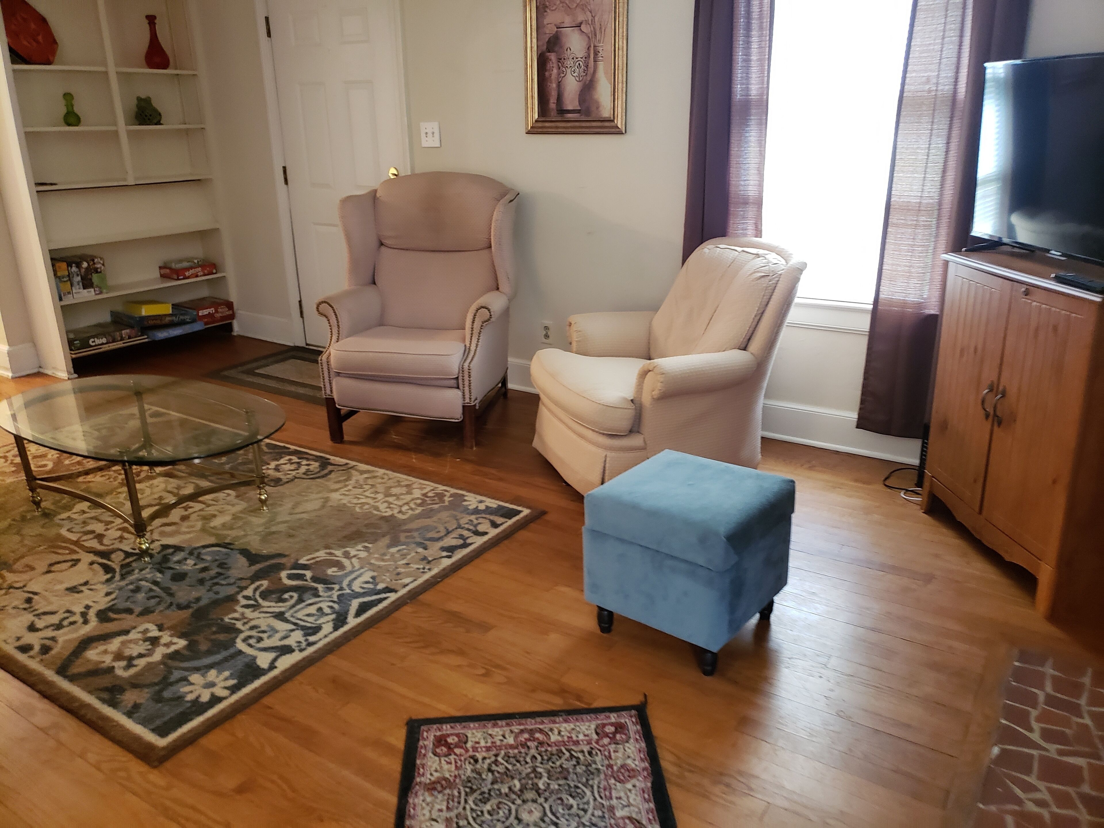 Exclusive Pet Friendly 2 Floor Bungalow minutes away from downtown Raleigh