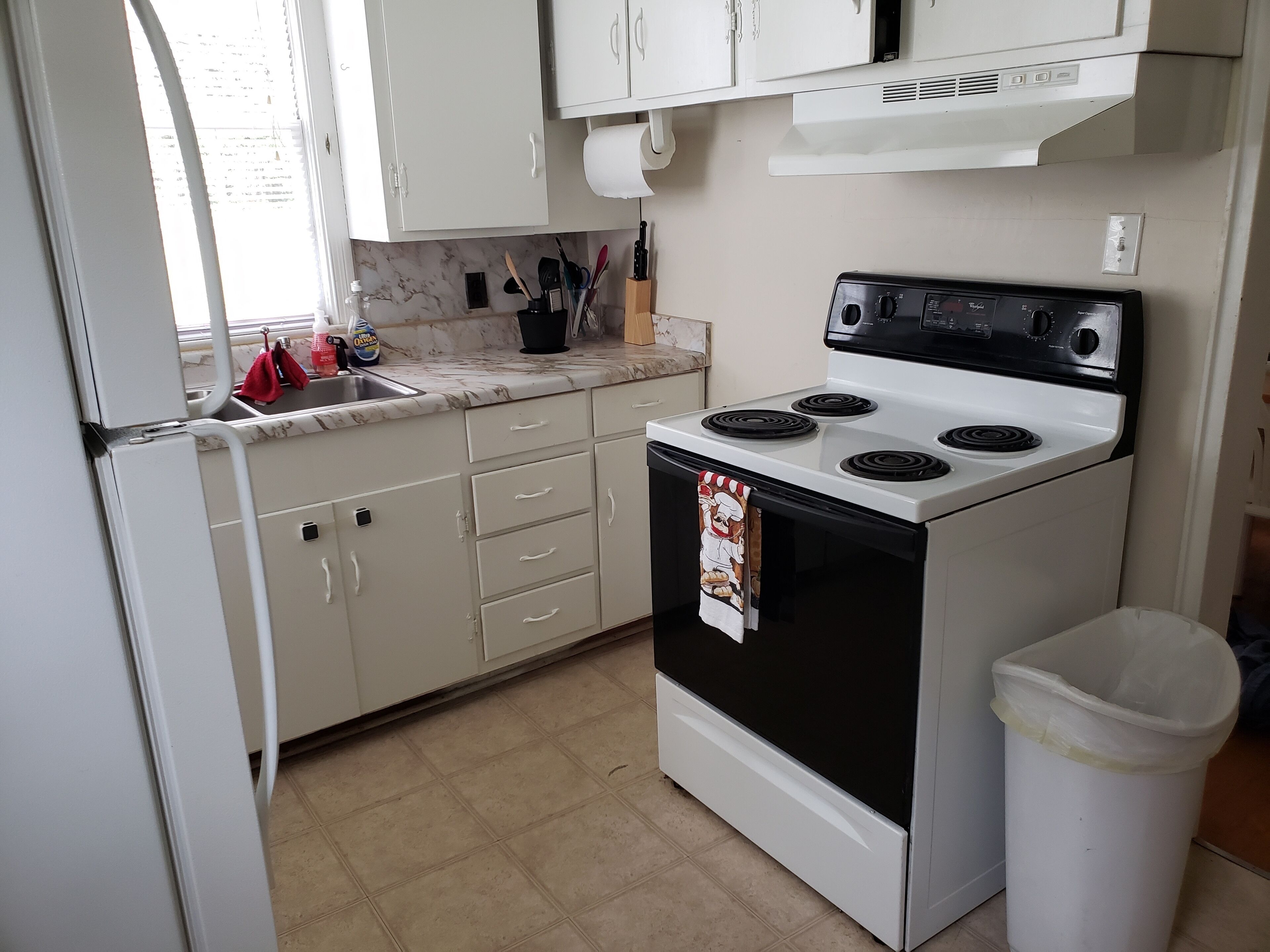 Réfrig érateur, micro-ondes, four, plaque de cuisson