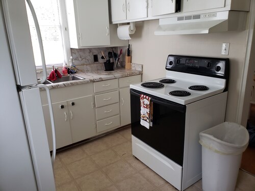 Exclusive Lemmikkiystävällisiä 3 Floor Bungalow minuutin päässä keskustasta Raleigh