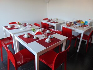 Una televisión de pantalla plana