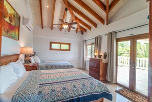 2 soveværelser, pengeskab på værelset, strygejern/strygebræt