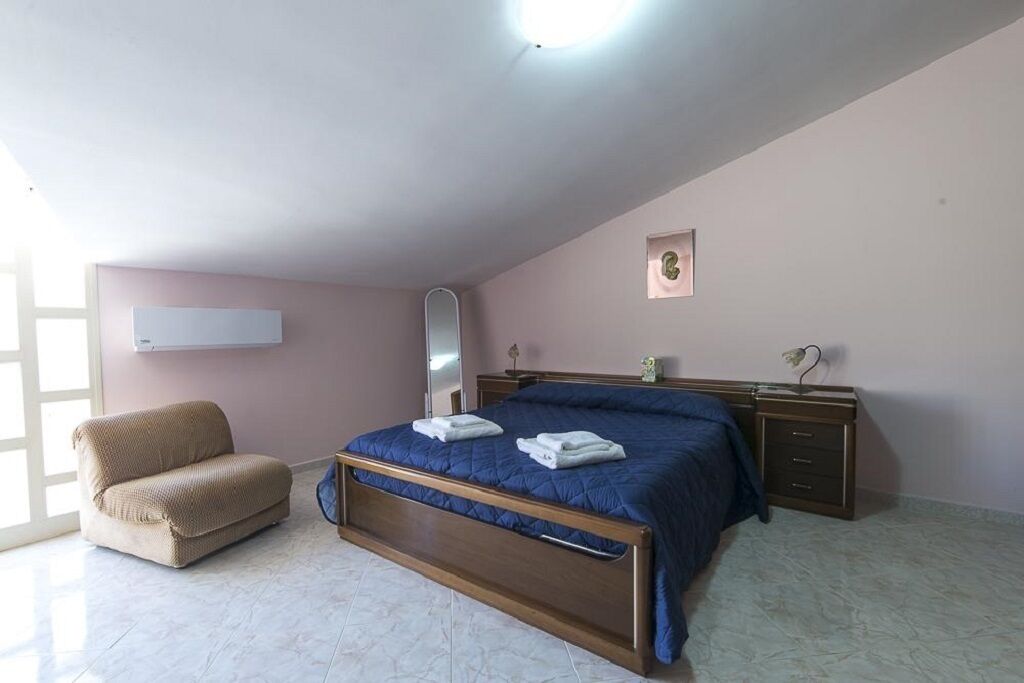 Your VILLA AL MARE on the golden beaches of Sanleone