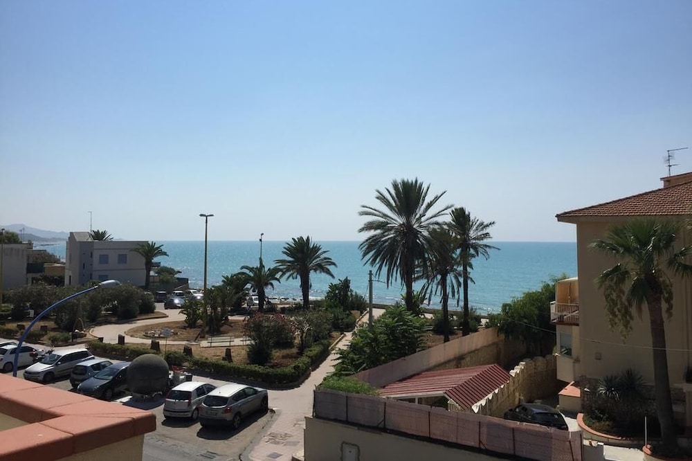 Your VILLA AL MARE on the golden beaches of Sanleone