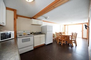 Fridge, microwave, oven, stovetop - Beautiful lakeside 2 Bedroom cabin on private lake (Cabin#4) (Brainerd)