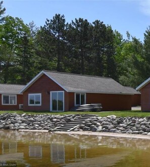 Exterior - Beautiful lakeside 2 Bedroom cabin on private lake (Cabin#4) (Brainerd)