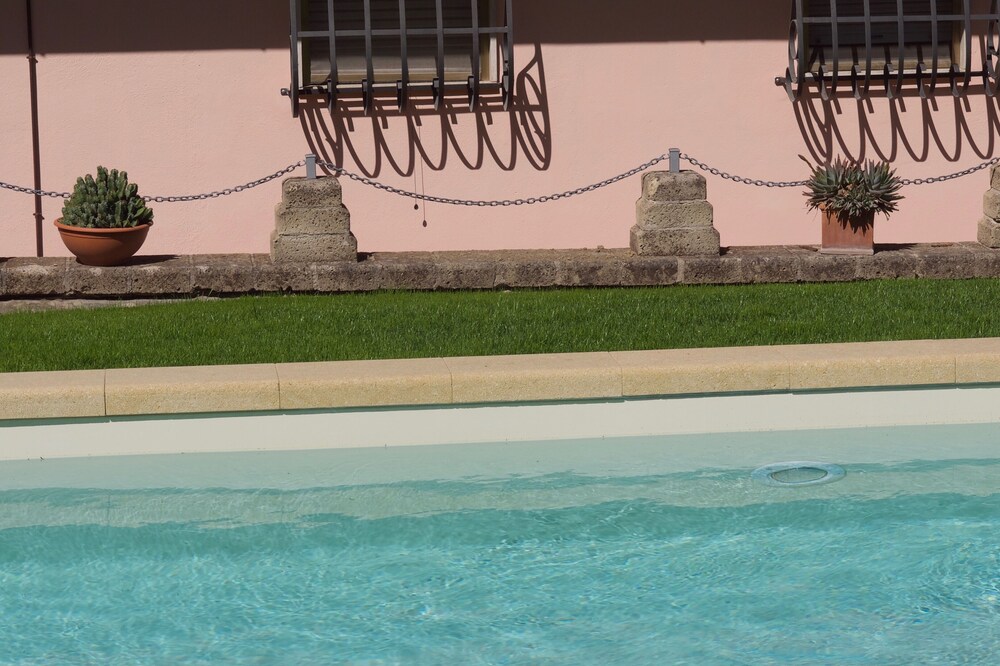 Elegant apartment of over 90 square meters with swimming pool use.