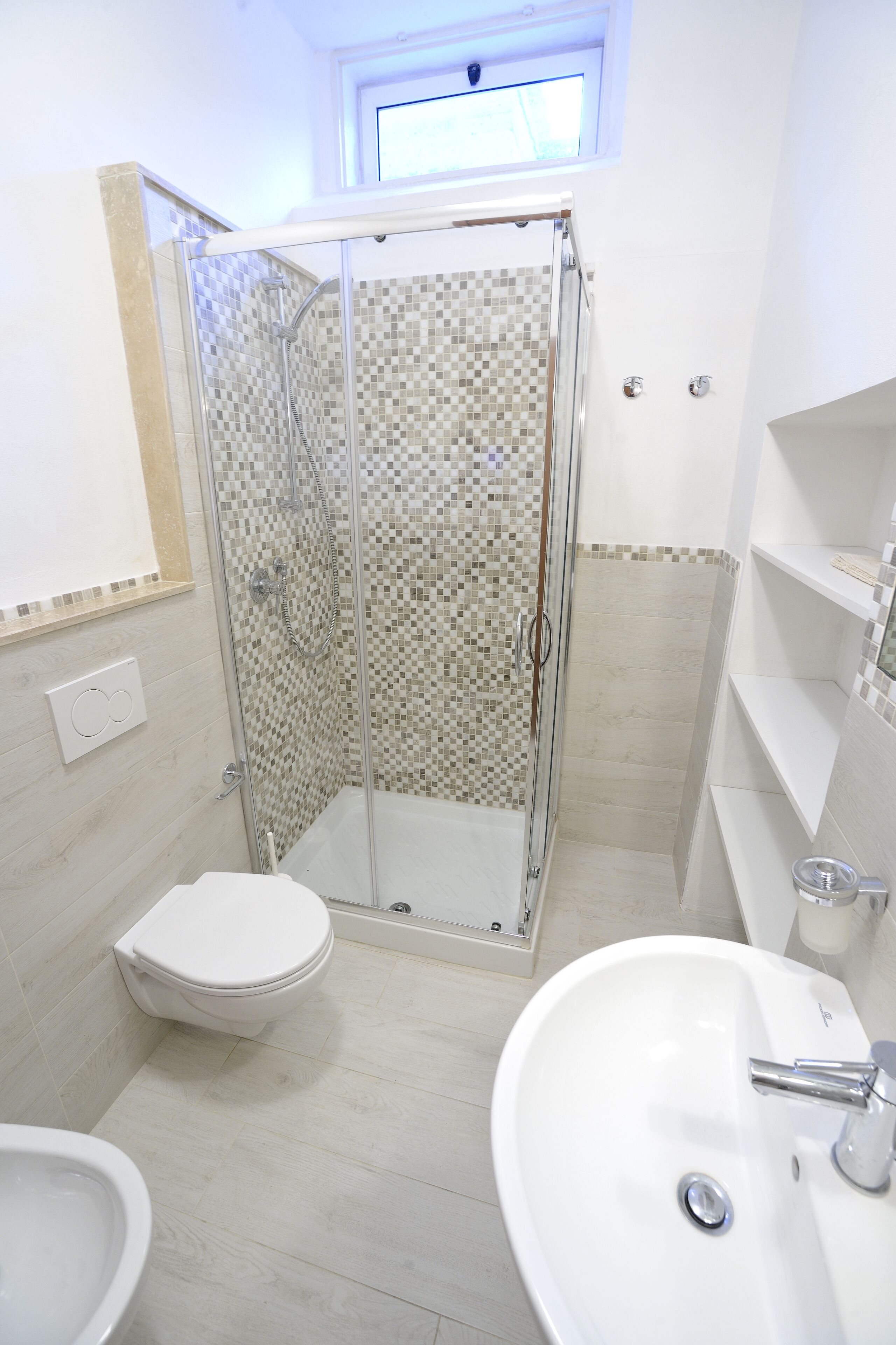 Elegant apartment of over 90 square meters with swimming pool use.